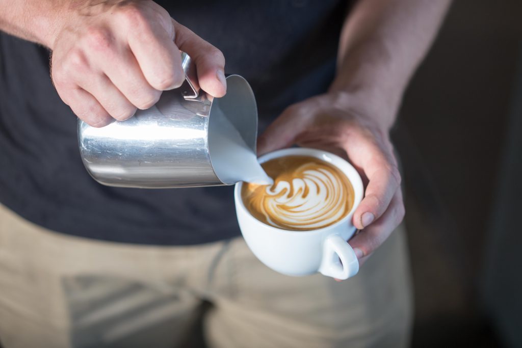 Syndicate Coffee latte pour